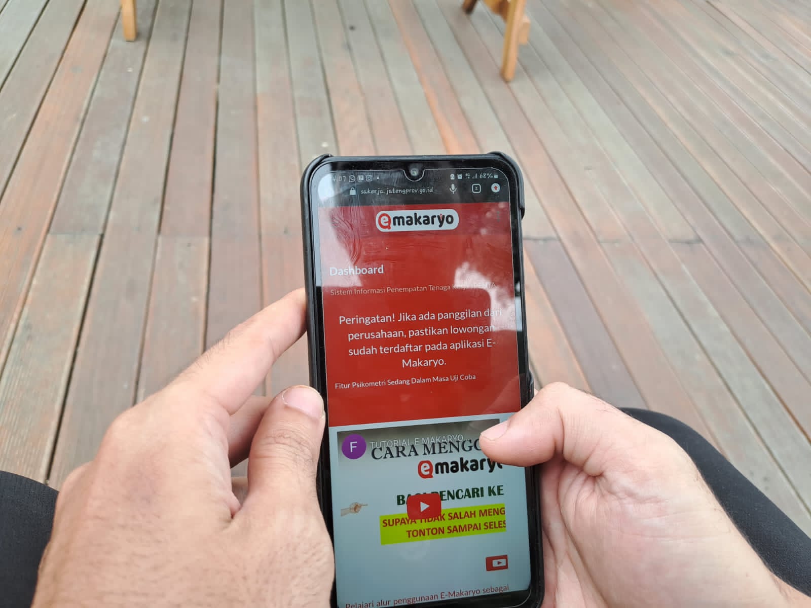 Aplikasi pencari kerja E-Makaryo