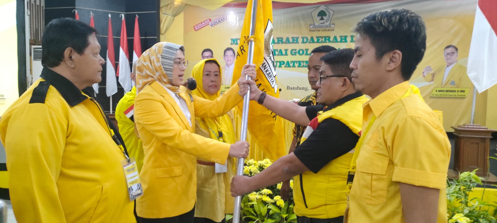 Musdalub Golkar yang digelar di Bandung, Sabtu (12/8) menetapkan Anne Ratna Mustika sebagai Ketua DPD Partai Golkar Kabupaten Purwakarta. 