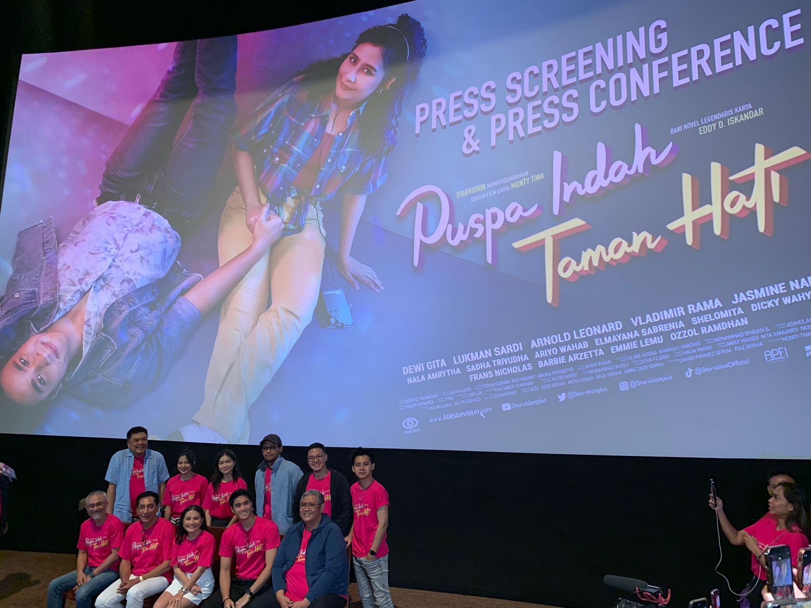 Kru dan pemeran film Puspa Indah Taman Hati