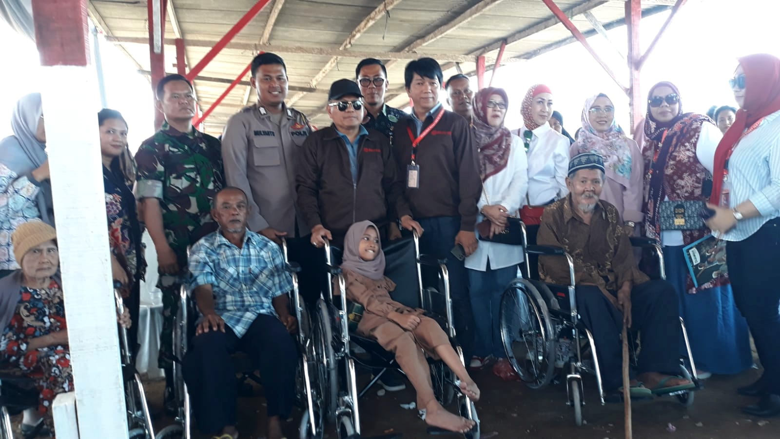 Baksos Ika FH Unila kepada warga pesisir Pantai Sukaraja, Bandar Lampung