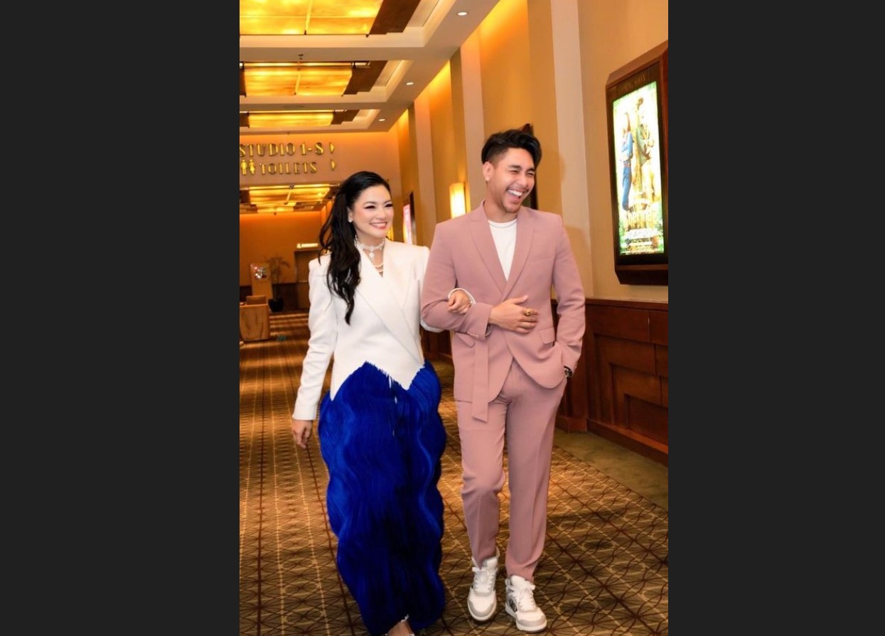 Krisjiana Baharudin (kanan) dan Titi Kamal