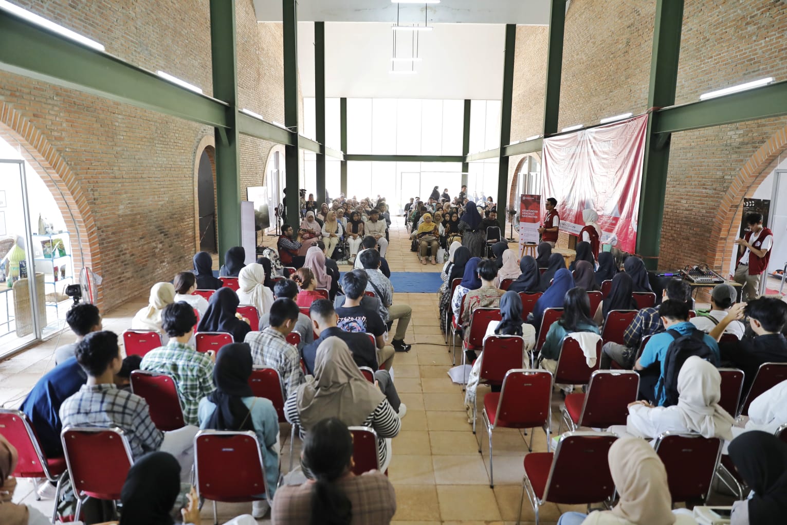 Sandination Youth Ambassador Beri Bekal Keterampilan Wirausaha di Cirebon
