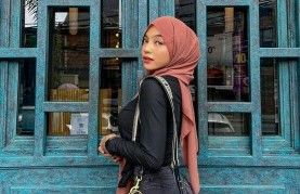 Selebgram Oklin Fia yang viral dengan konten makan es krim