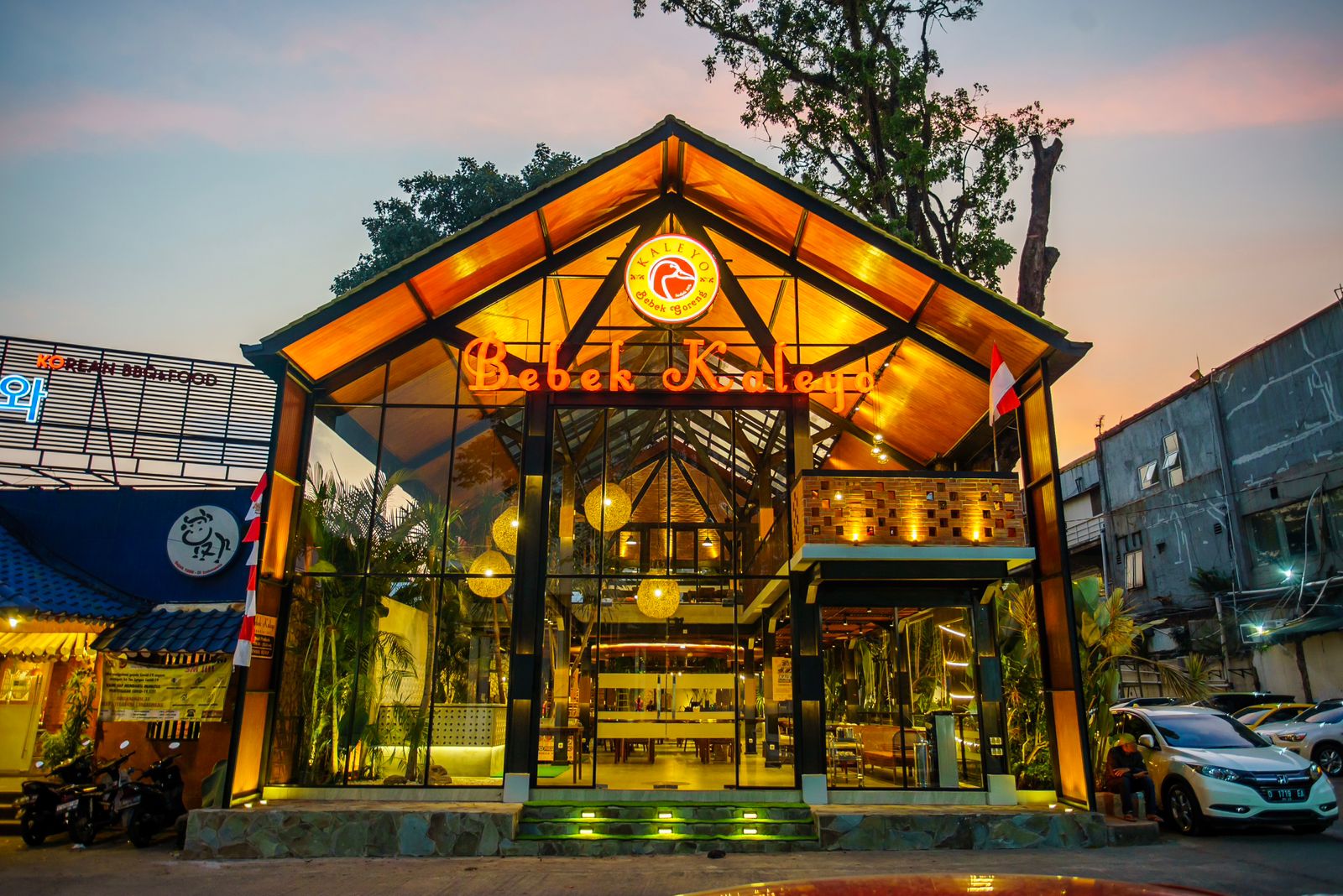 Cabang ke-45 restoran Bebek Kaleyo di Jalan Sumatera Bandung, Jawa barat