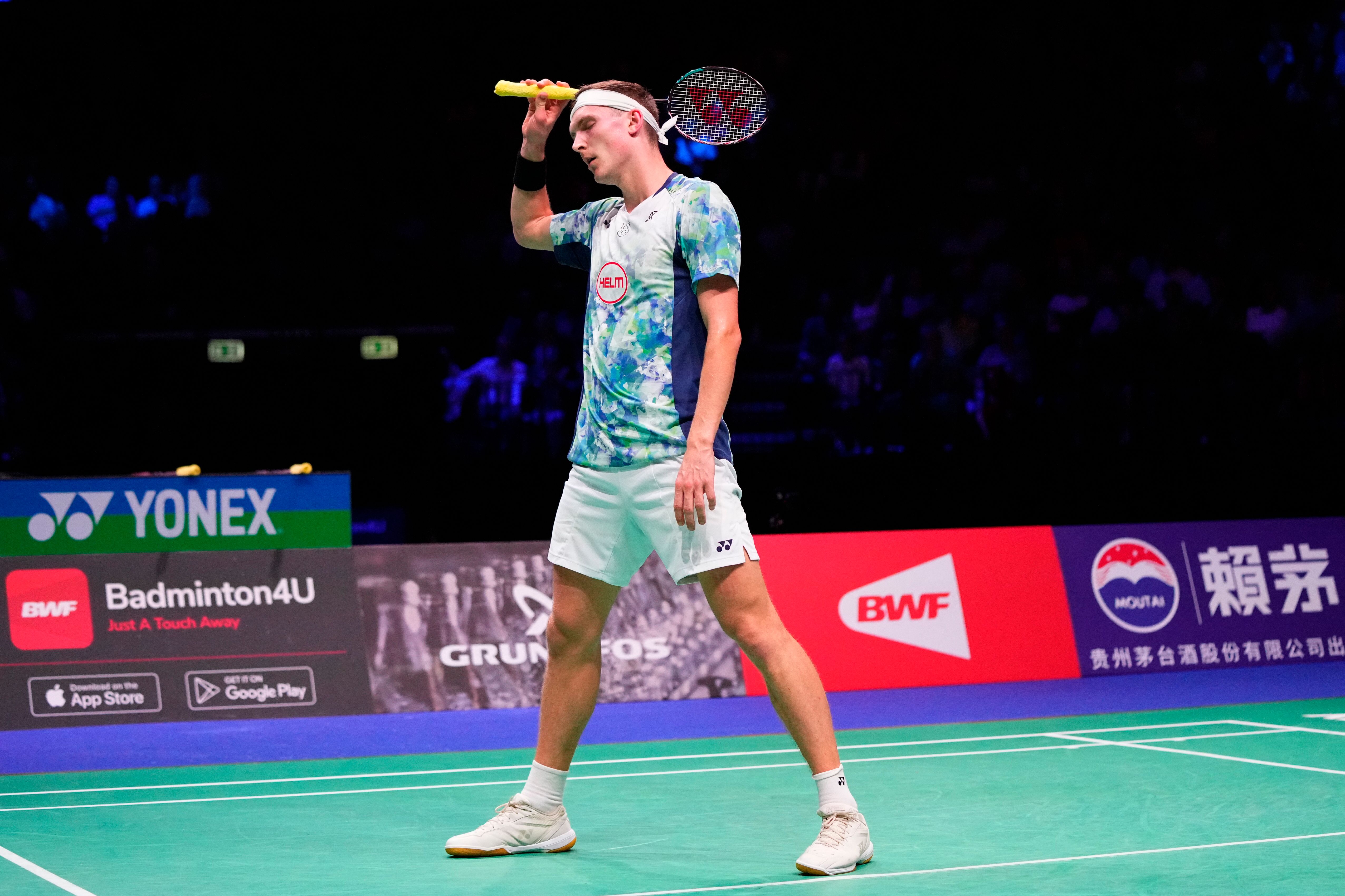Ekspresi Viktor Axelsen setelah ditaklukan oleh H S Prannoy dalam babak final Kejuaraan Dunia Bulu Tangkis 2023.