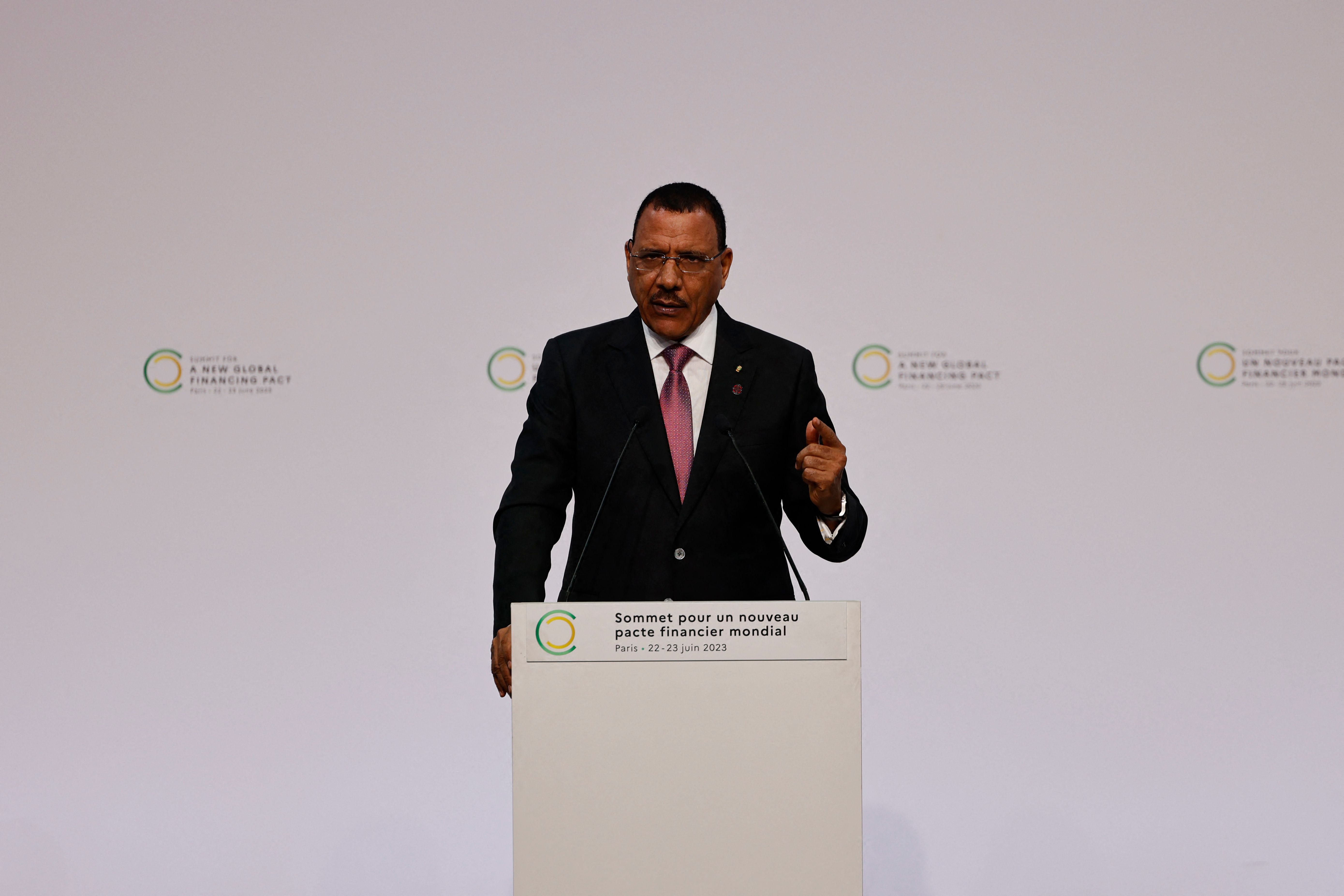 Presiden Niger Mohamed Bazoum di New Global Financial Pact Summit, Paris, Prancis, pada Kamis (22/6).