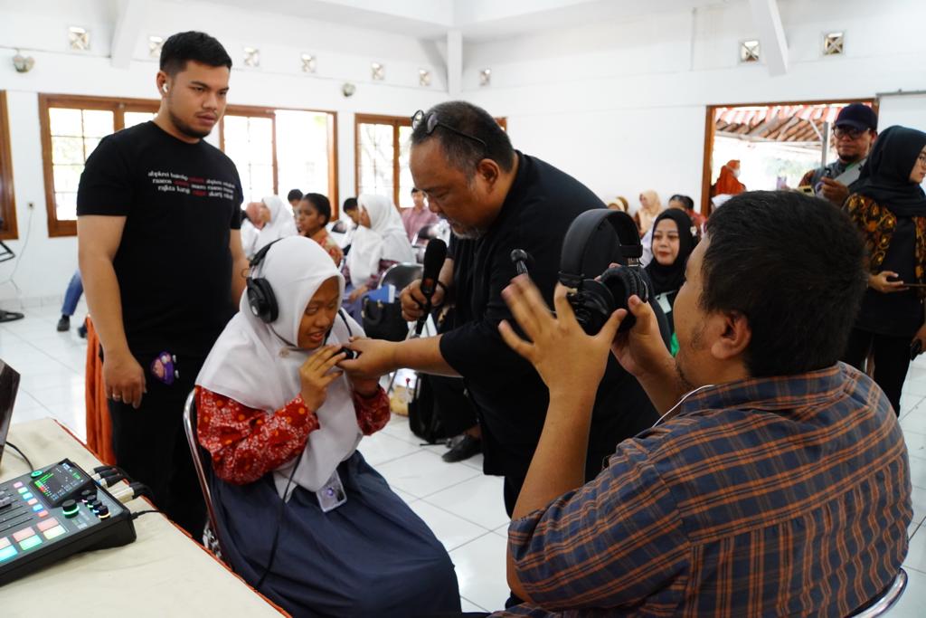 Pelatihan podcast di Sekolah Luar Biasa Negeri (SLBN) A Pajajaran Kota Bandung