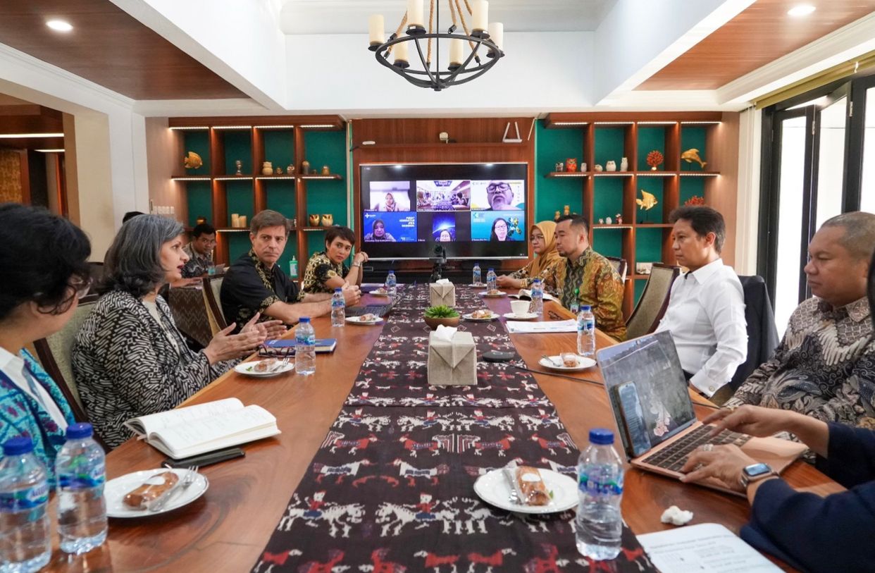 Menkes Budi Gunadi Sadikin menerima Dirut PKJN RSJMM Bogor, Dr Nova Riyanti Yusuf dan tim Regional Advisor in Mental Health WHO SEARO
