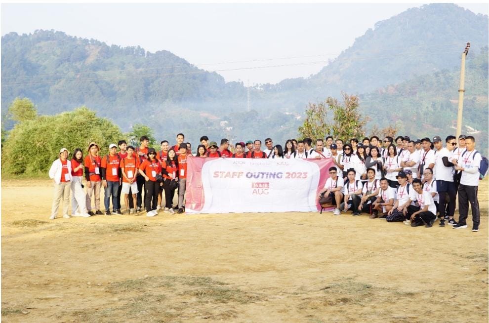 Tim Aston Pluit Hotel & Residence melaksanakan kegiatan outing di kawasan Tracking Sentul Leuwi Asih, Bogor, Jawa Barat.