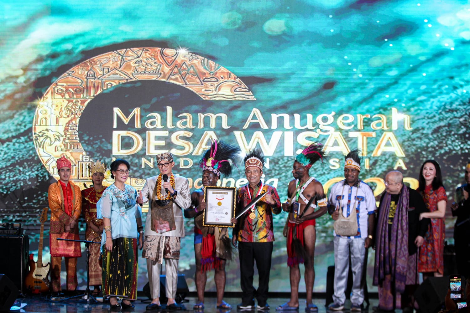 Menteri Pariwisata dan Ekonomi Kreatif Sandiaga Salahuddin Uno saat Malam Anugerah Desa Wisata 2023, di Jakarta, Minggu (27/8) malam.