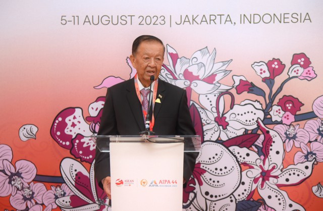 Ketua Parlemen Thailand Wan Muhammad Noor Matha saat konferensi pers Sidang Umum AIPA ke-44th di Hotel Fairmont, Jakarta, Selasa (8/8).