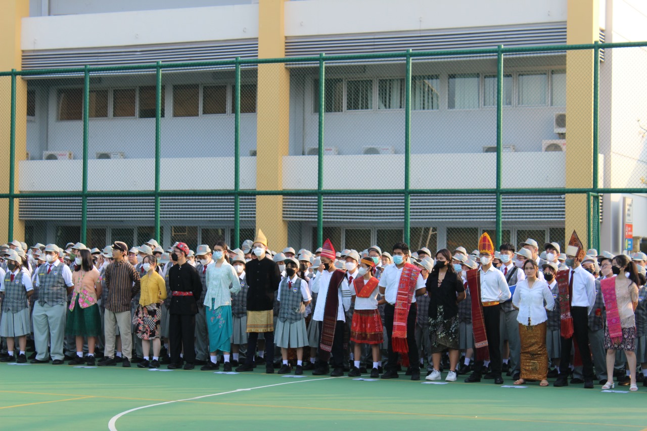 Upacara bendera HUT RI SMK Penabur Gading Serpong, Kamis (17/8).