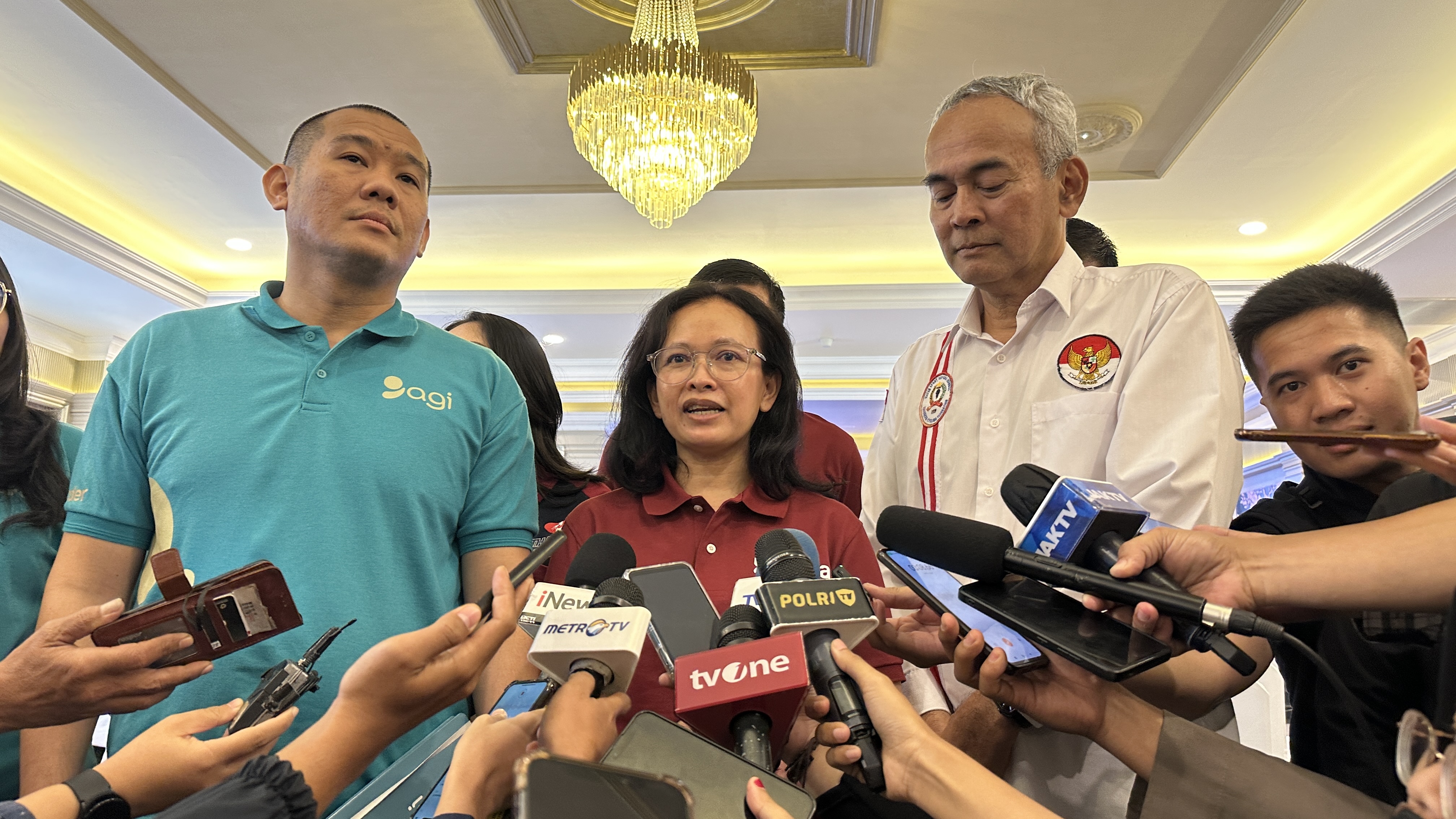 Koordinator Lapangan Tour of Kemala Banyuwangi 2023 Erni Agung (tengah).