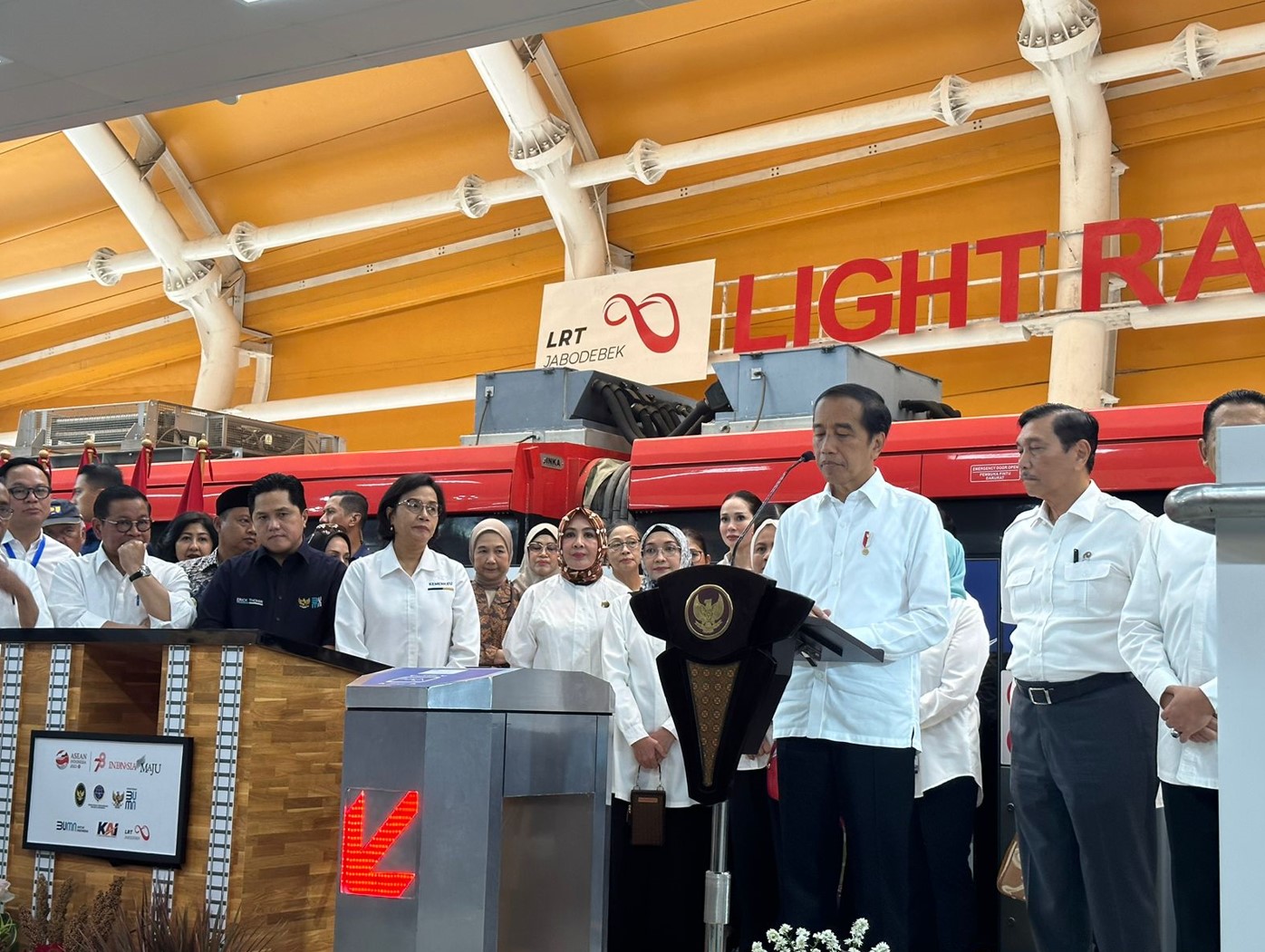Presiden Joko Widodo saat meresmikan LRT Jabodebek, Senin (28/8).