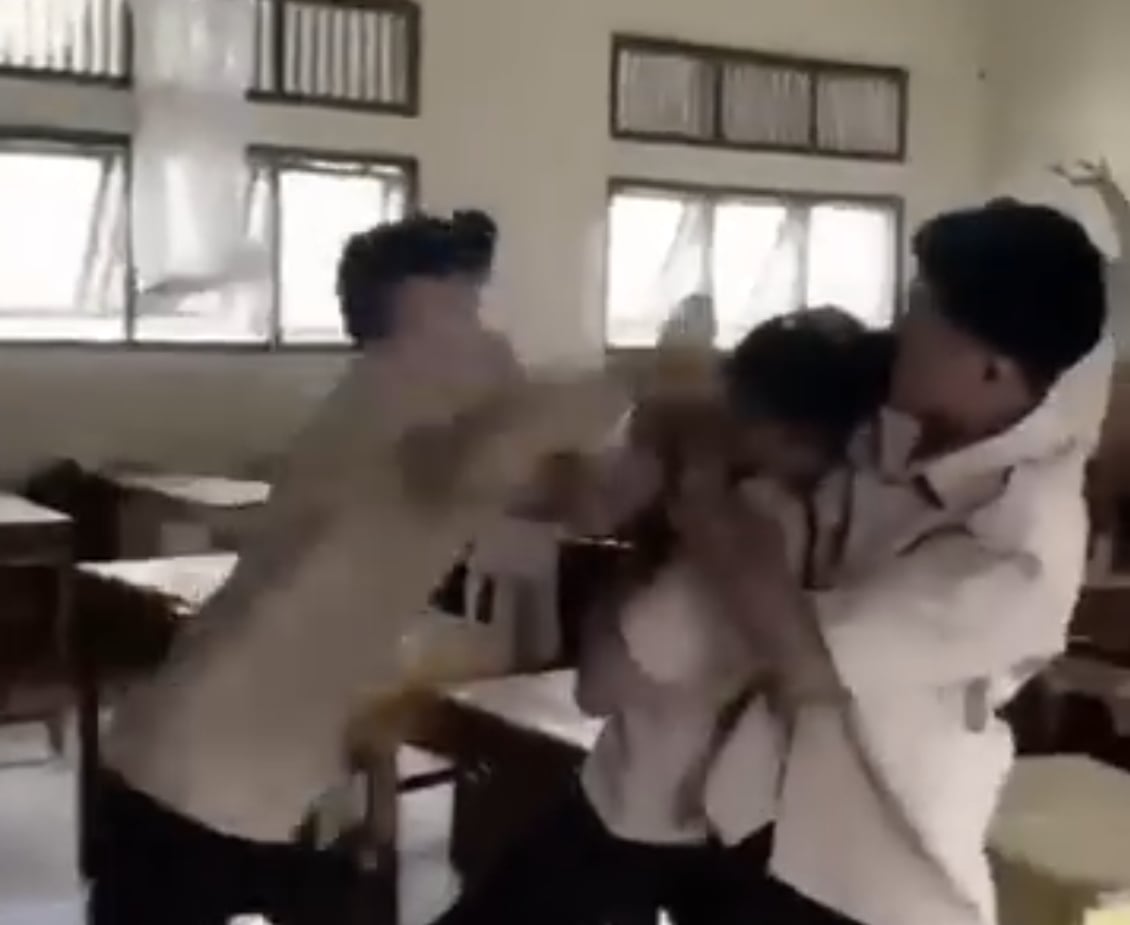 Tangkapan layar video viral perundungan siswa di Kabupaten Pidie, Aceh.