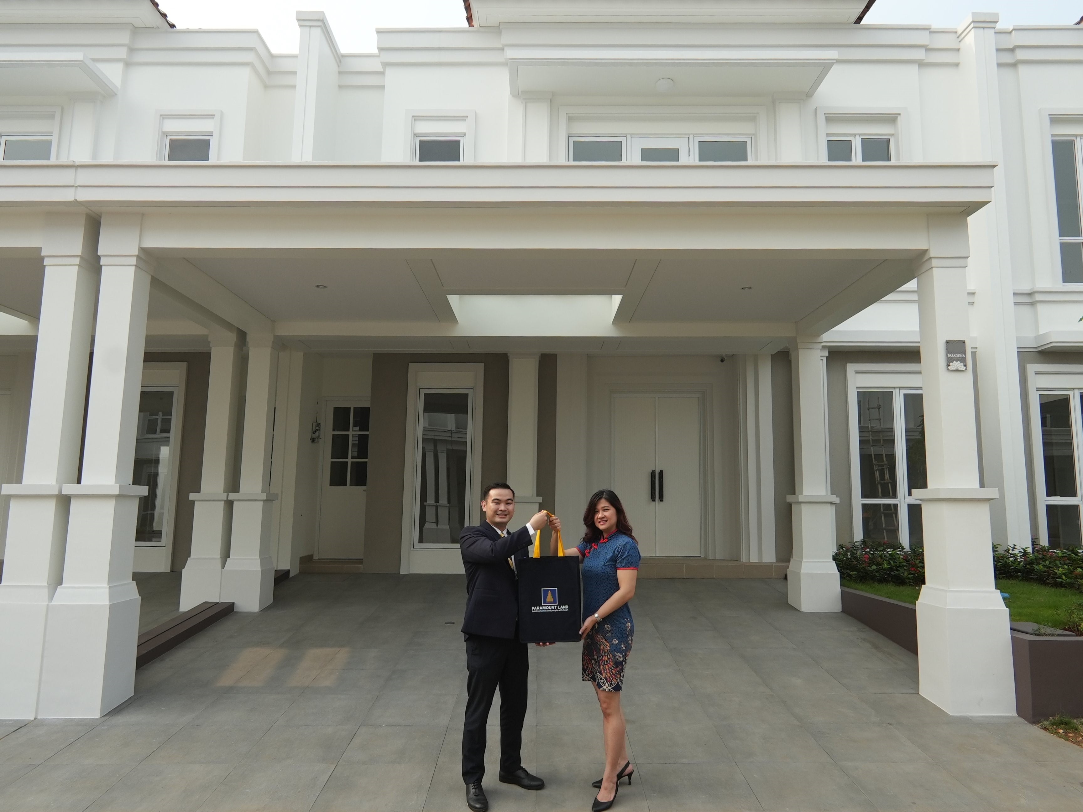 Serah terima unit Pasadena Grand Residences.