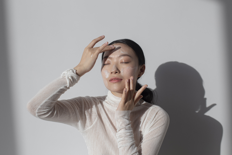 Tips Memakai Sunscreen Badan agar Tidak Membuat Kulit Menggelap