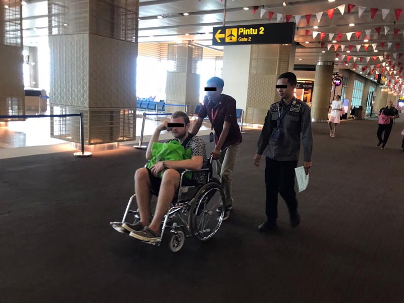 Seorang warga negara Rusia dideportasi setelah melakukan pelanggaran lalu lintas yang berakibat kecelakaan.