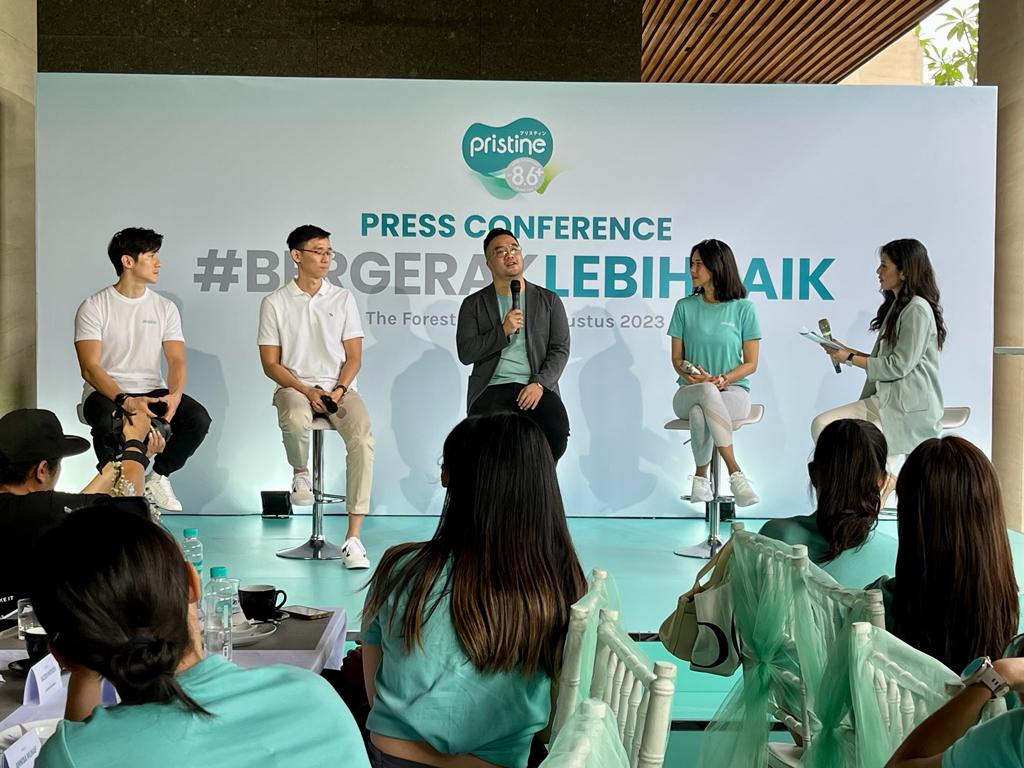 Konferensi pers tentang Berbedak Lebih Baik yang digelar Pristine8.6+ di Jakarta, Kamis (10/8).