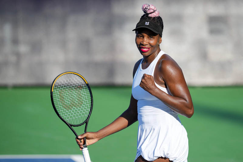 Petenis Venus Williams harus mundur dari turnamen WTA pekan depan di Cleveland, akibat cedera lutut.