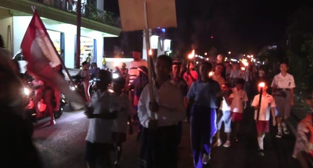 Warga Flotim Gelar Pawai Obor Sambut HUT Ke-78 RI