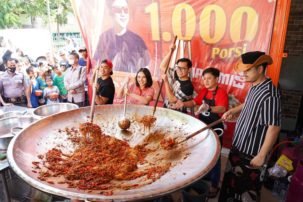 Buka Outlet Ke-8, Kompormie Bagikan 1.000 Porsi Bakmi Gratis ke Pengunjung