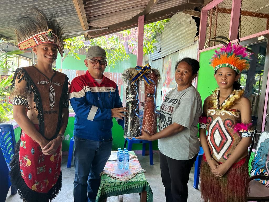 Penyaluran CSR oleh PTK di Sorong