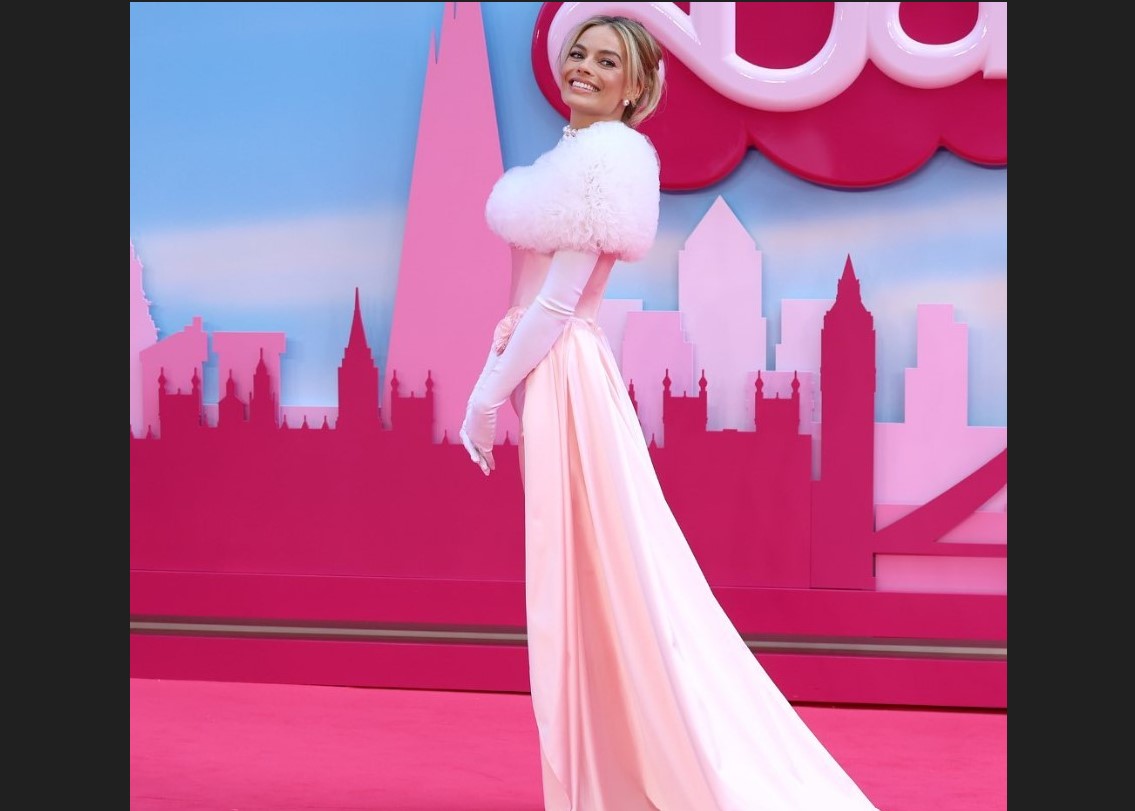Margot Robbie saat menghadiri pemutaran perdana Barbie