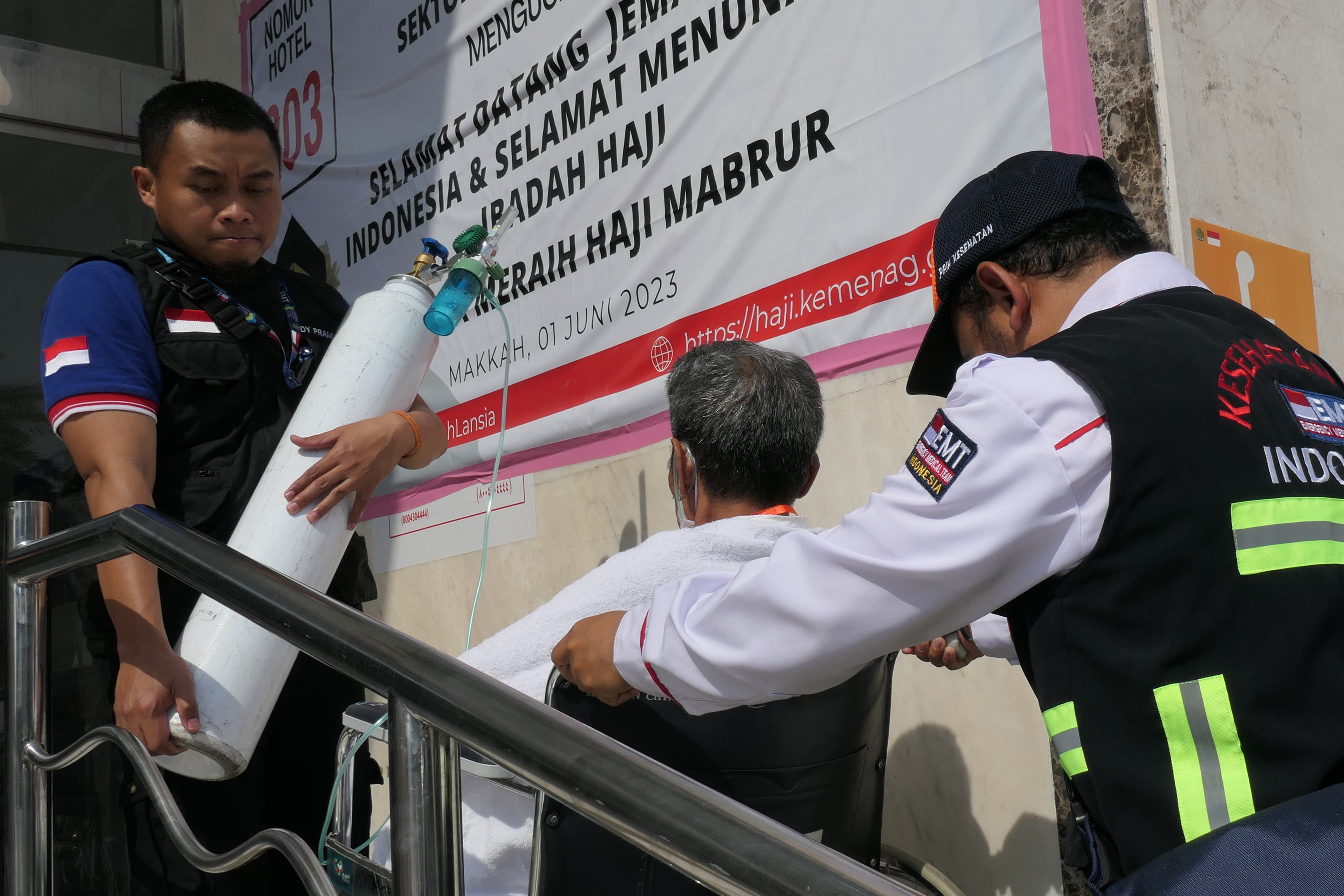 Petugas Emergency Medical Team (EMT) PPIH 2023 di Arab Saudi.