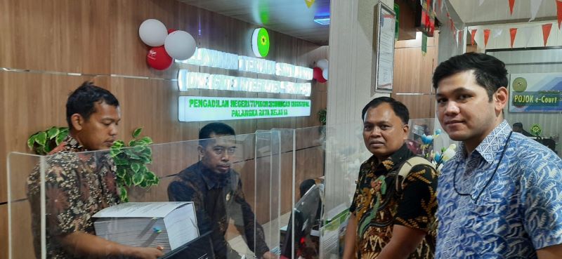 KPK merampungkan dakwaan Bupati nonaktif Kapuas Ben Brahim S Bahan dan istrinya sekaligus anggota DPR Ary Egahni.