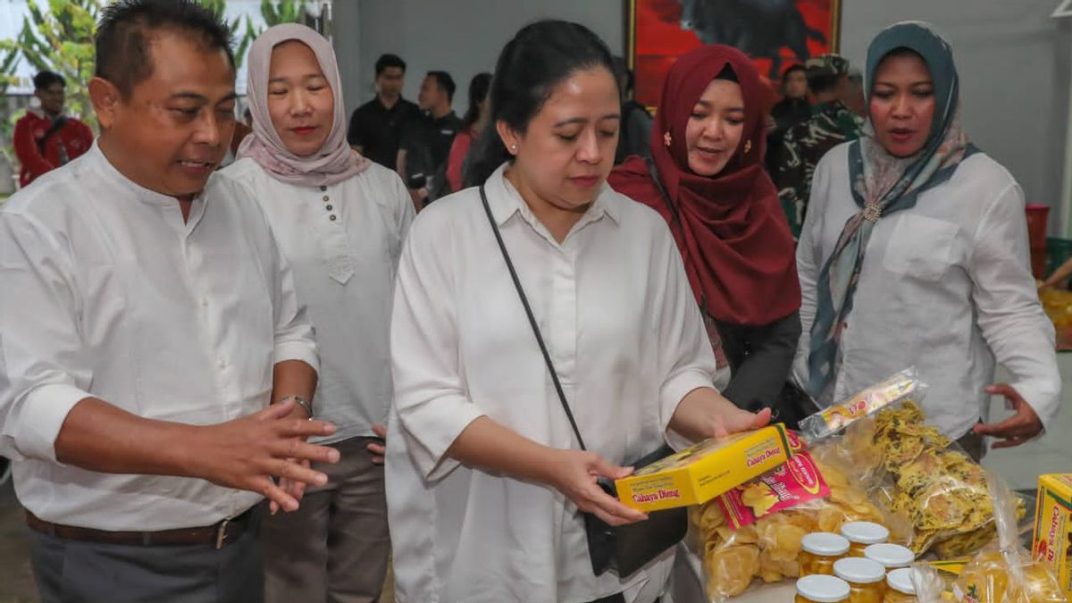 Ketua DPR RI Puan Maharani mengunjungi sentra produksi panganan buah Carica di Kabupaten Wonosobo, Jawa Tengah.