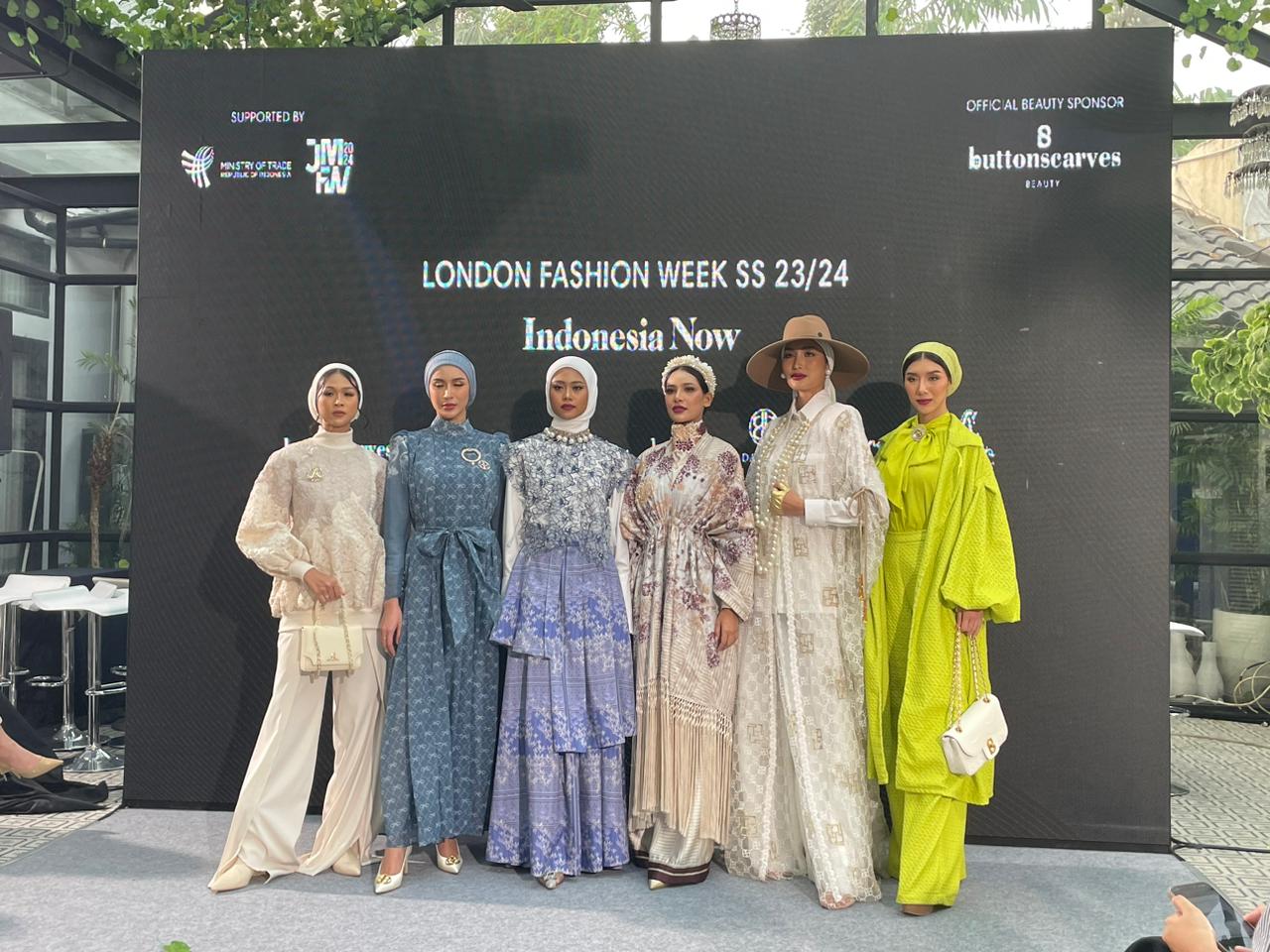 Koleksi dari tujuh label Indonesia yang akan tampil di London Fashion Week, 18 September 2023.