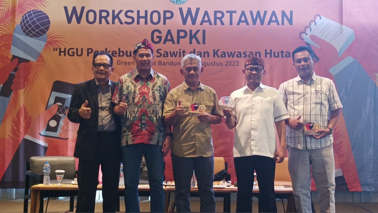 Direktur Eksekutif Gapki Mukti Sardjono (tengah) dalam workshop di Bandung. 