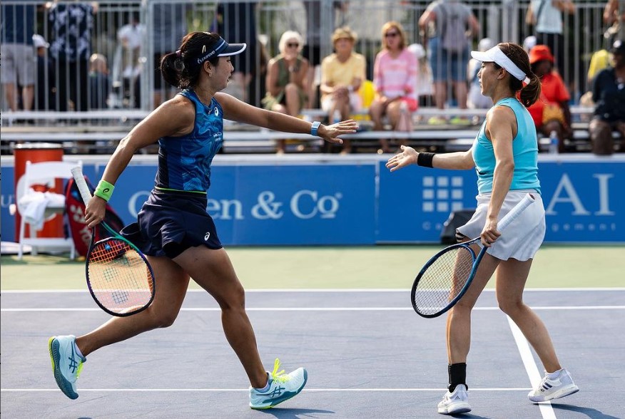 Ganda putri Aldila Sutjiadi (kiri) dan Miyu Kato.