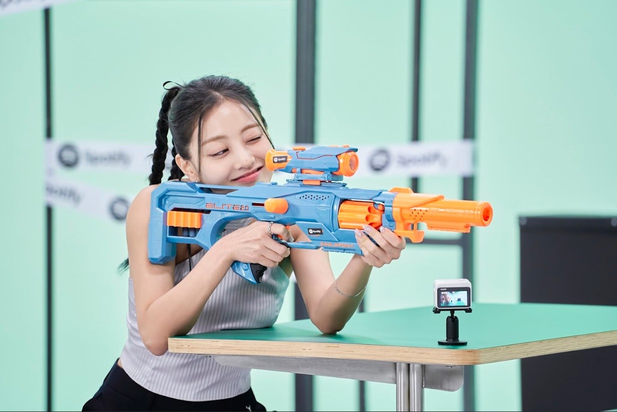 Jihyo saat tampil di Unboxing Zone 