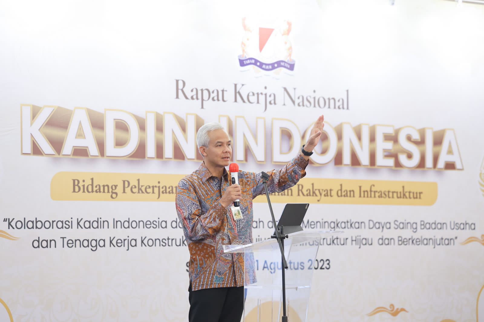 Gubernur Jateng Ganjar Pranowo di Rakernas Kadin bidang PUPR dan Infrastruktur