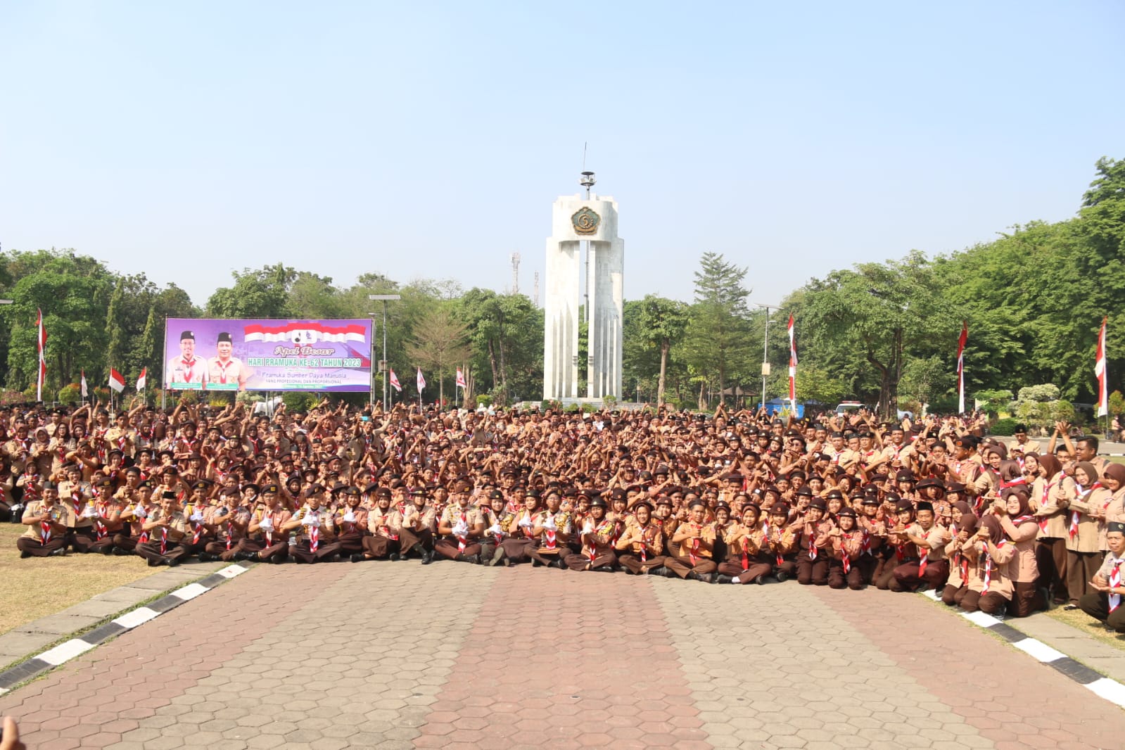 Sekelompok remaja anggota gerakan Pramuka di Sidoarjo.