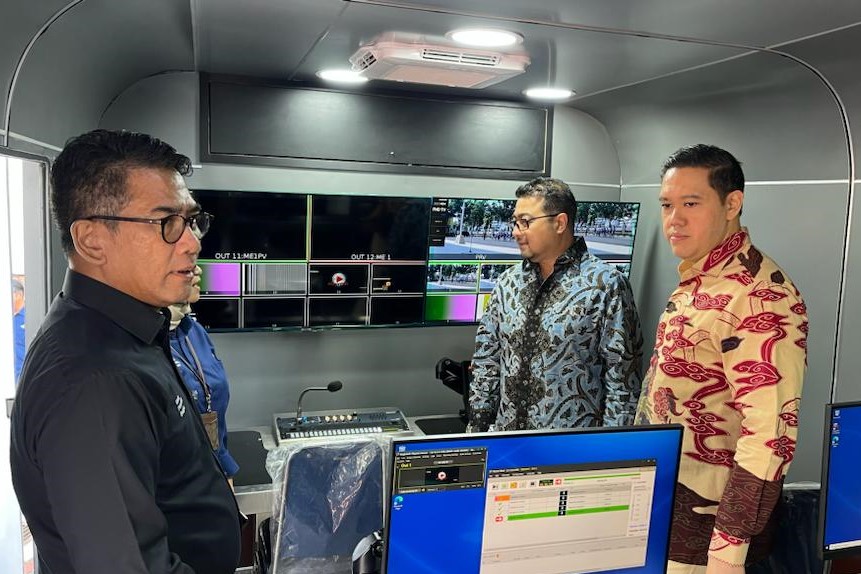 Direktur Utama LPP TVRI Iman Brotoseno, dan anggota DPR RI Teuku Riefky Harsya dan Dave Laksono.