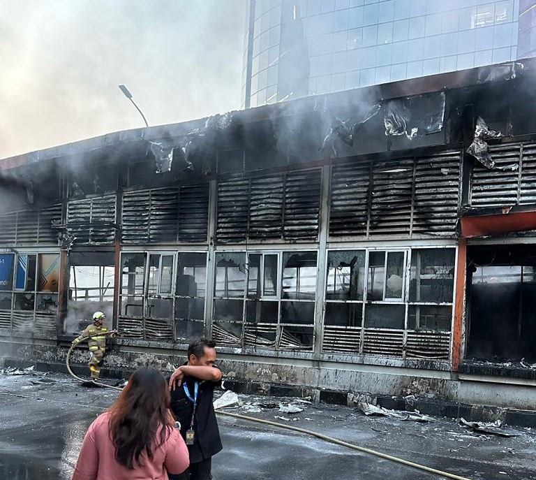 Kebakaran Halte TransJakarta Tendean, Jakarta Selatan.
