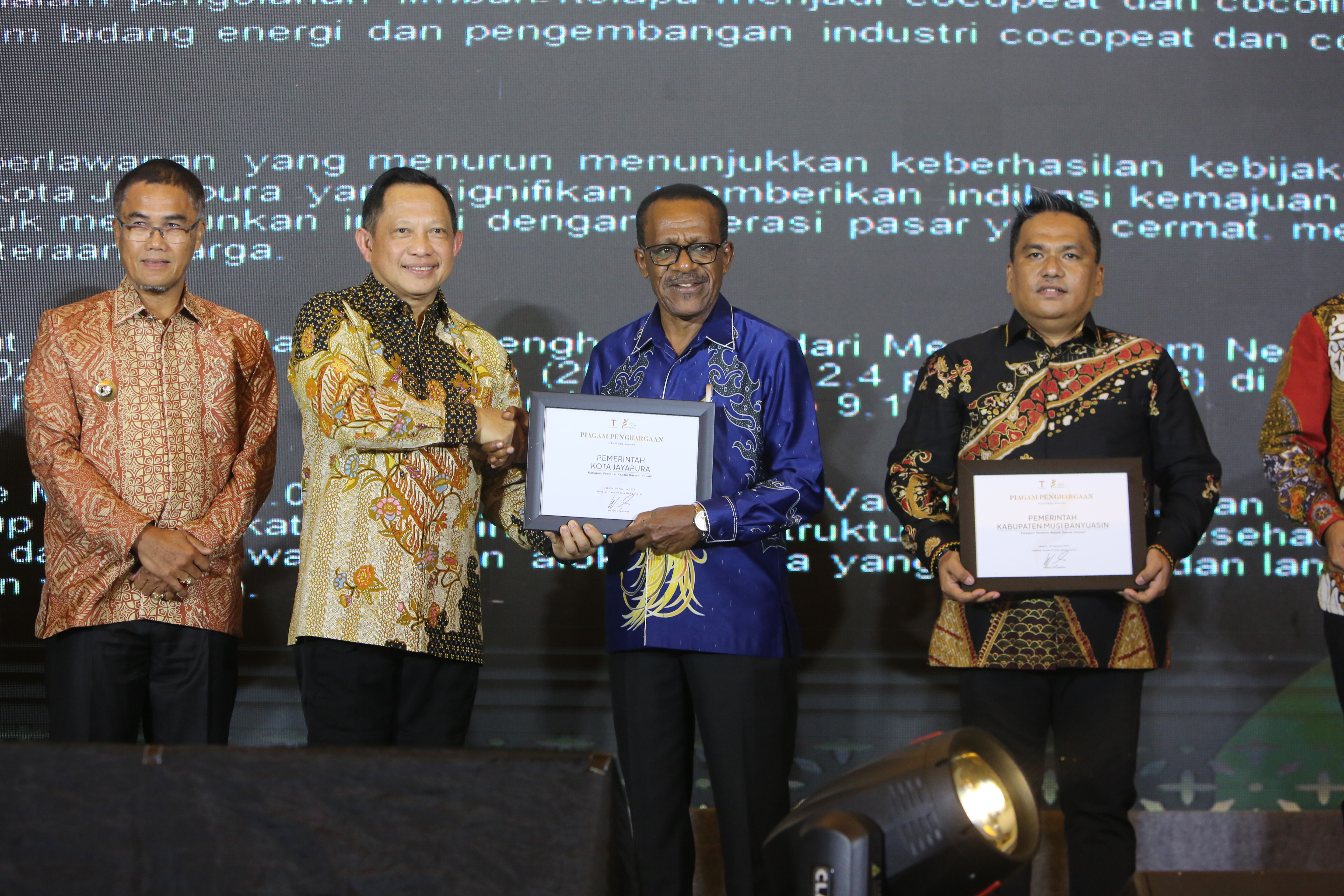 Mendagri Tito Karnavian menyerahkan Apresiasi Nusantara, Apresiasi Tokoh Indonesia