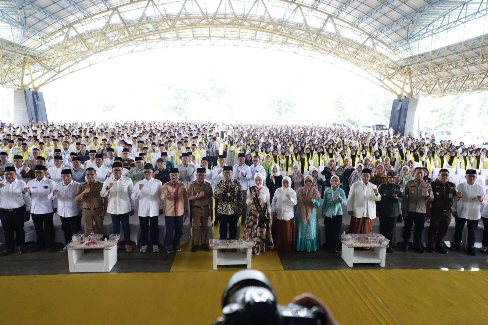 Gubernur Jawa Barat Ridwan Kamil kembali mewisuda 2000 Hafiz-Hafizah di Kabupaten Bandung.