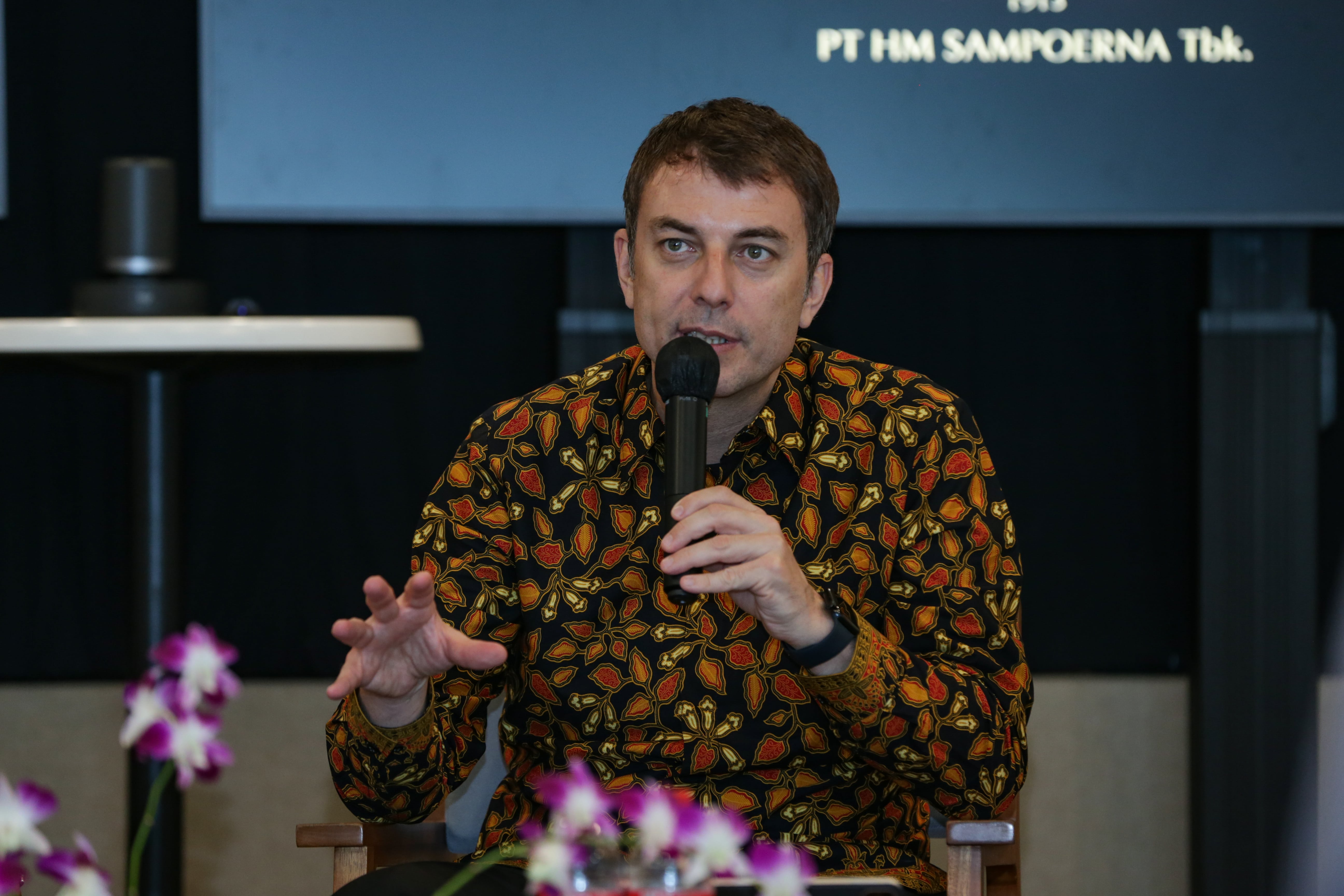  Presiden Direktur PT HM Sampoerna Vassilis Gkatzelis