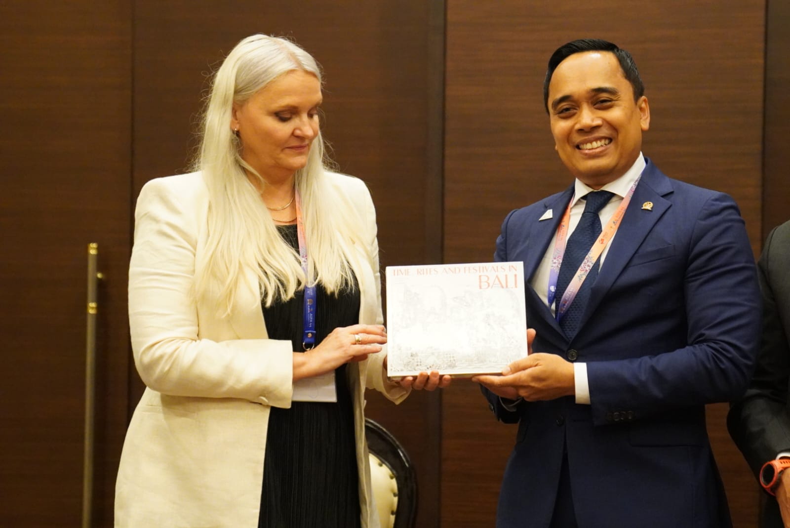 Ketua Desk Kerja Sama Regional BKSAP DPR RI, Putu Supadma Rudana bersama delegasi Norwegia