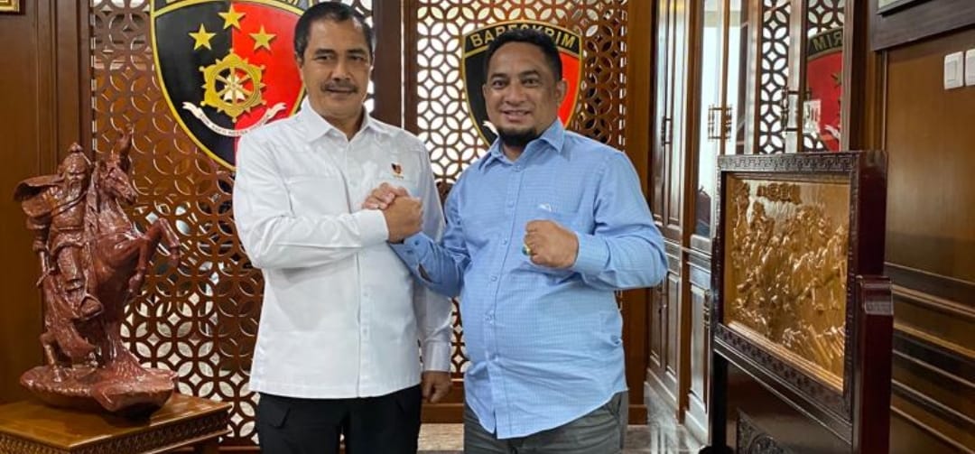 Ketua Umum Forkamsi Albert Hama (kanan) bersama Wakapolri Komjen Agus Andrianto.