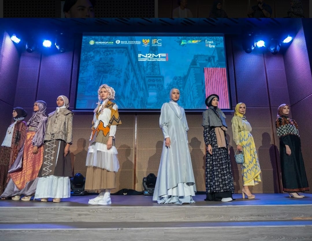 Koleksi yang akan dibawa ke ajang Front Row Paris