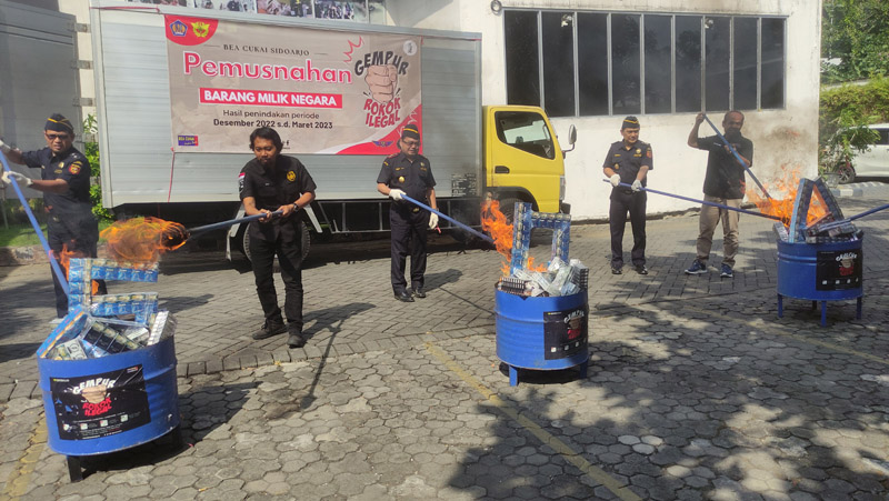 Bea Cukai Sidoarjo Musnahkan 794 Ribu Batang Rokok Ilegal