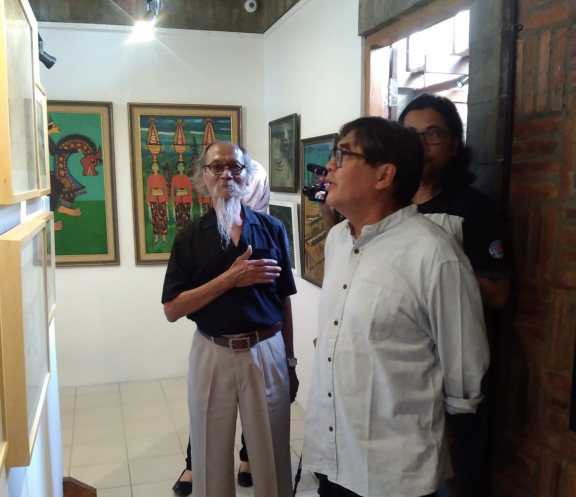 mendiang maestro seni rupa Djoko Pekik bersama Romo SIndhunata