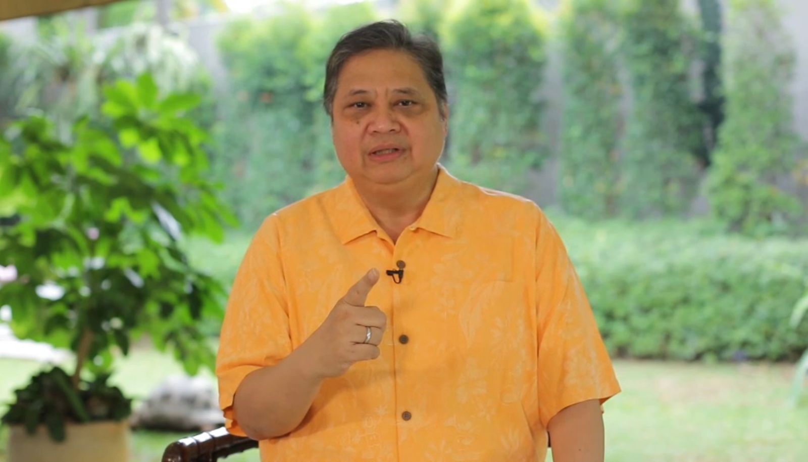 Ketua Umum Partai Golkar Airlangga Hartarto memberikan instruksi kepada para semua kader Golkar untuk bergerak turun ke masyarakat. 