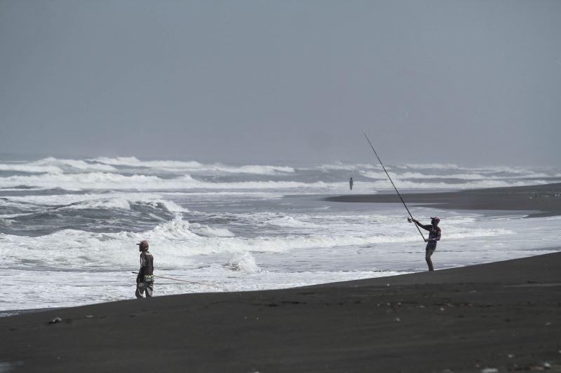BMKG: Waspadai Gelombang Tinggi 6 Meter di Perairan Selatan
