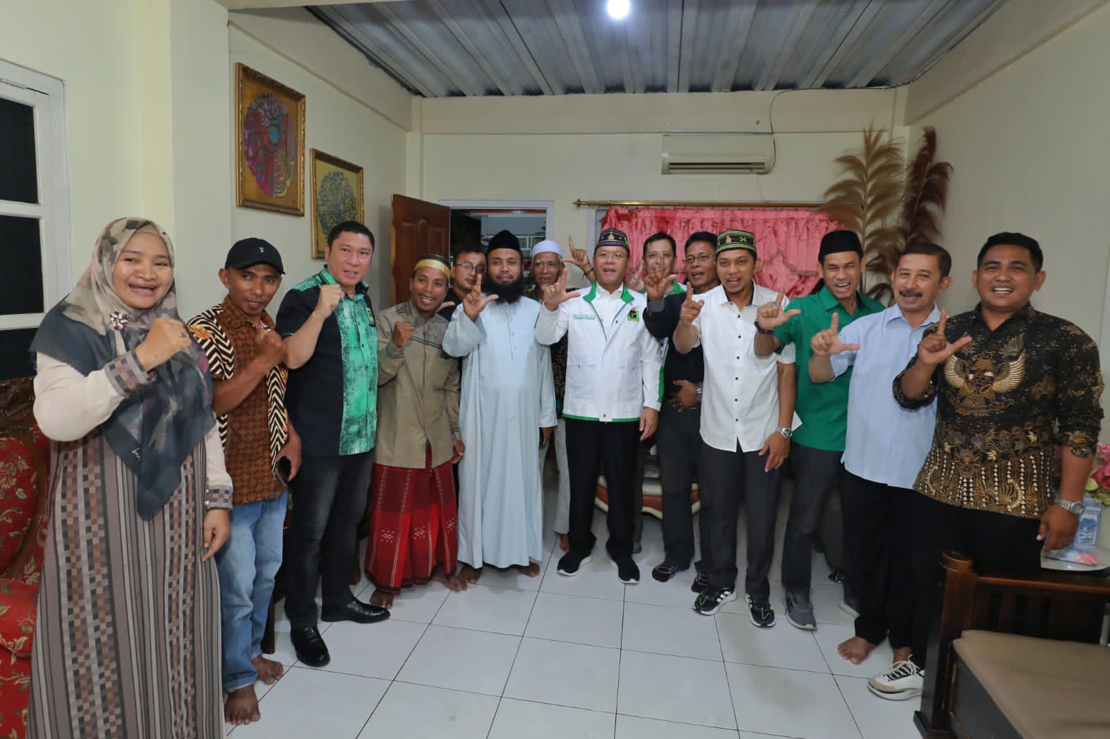 Plt Ketum PPP Muhamad Mardiono mendatangi rumah Ketua DPC PPP Manggarai Barat, Ahmad Nur, di Labuan Bajo
